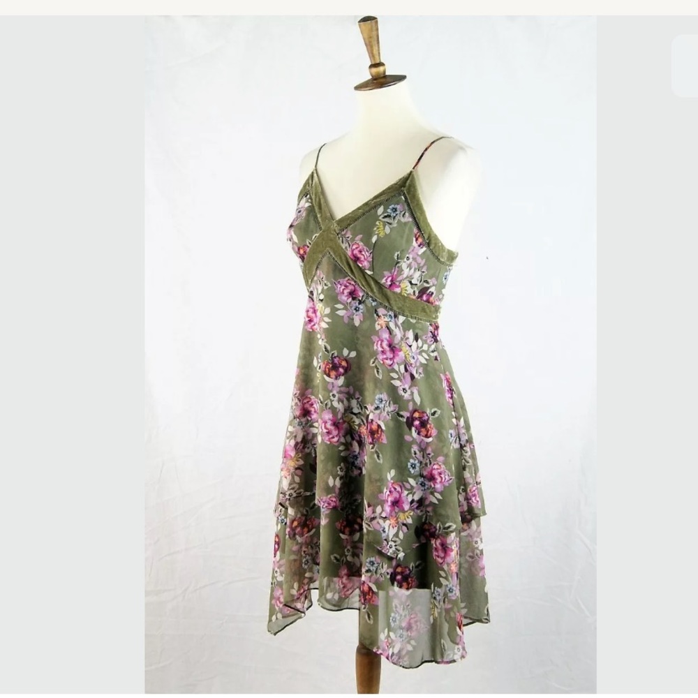 ❌SOLD❌WHBM Olive Floral Velvet Trim Strappy Dress - Picture 4 of 8